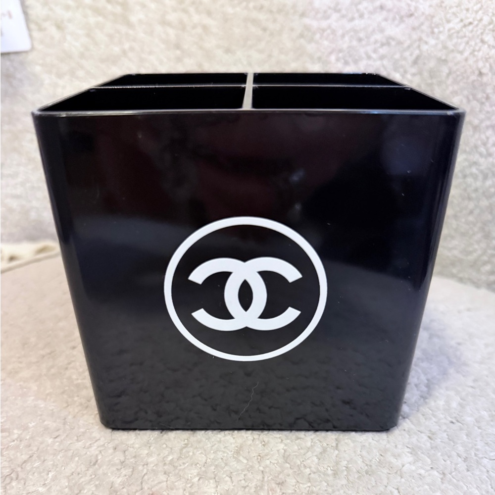 CHANEL Black Acrylic Makeup Brush Holder